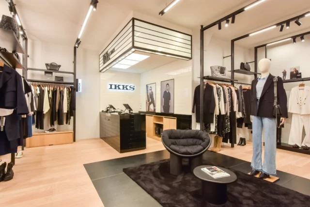 👉Réalisation d'une boutique @ikksofficial St Sulpice à Paris, alliant le style chic et l'esprit contemporain de la marque 👗
Une association parfaite entre le bois et le métal.
.
.
.
#agencement #agencementsurmesure #interiordesign #retail #boutique #store #vetements #paris #ikks #decoration #architecture #architects #design #instadesign #picoftheday #pictureoftheday